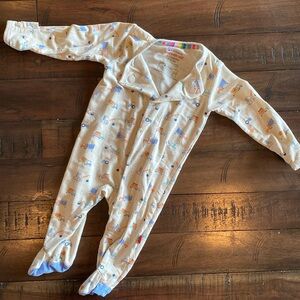 Brand: MagneticMe Size: 0-3 months Weight: 8-12 lbs